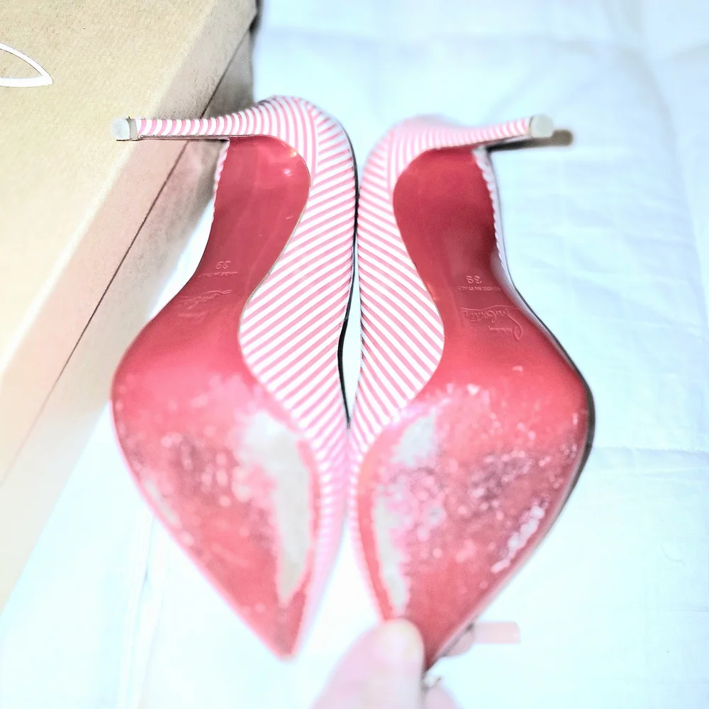 Christian Louboutin - Picture 5 of 10